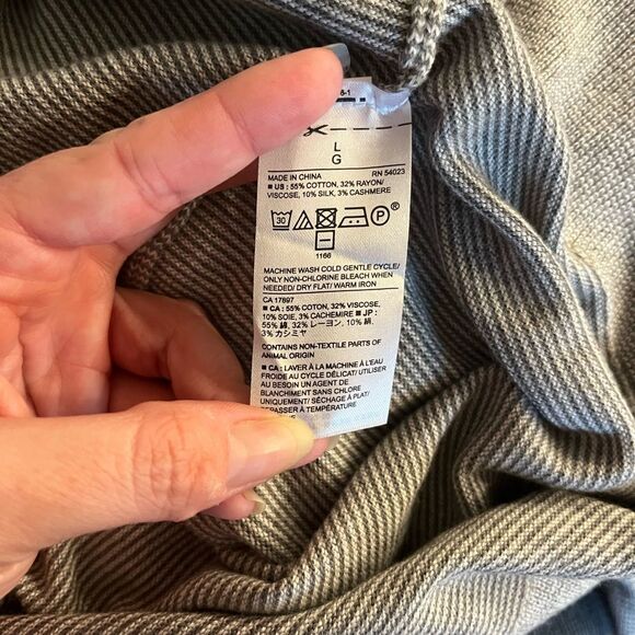 BANANA REPUBLIC Mens Size Large‎ Premium Luxe Yarn Crew Neck Gray Sweater - Picture 4 of 7